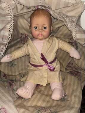 Madame Alexander Baby Doll “Huggums” 1977